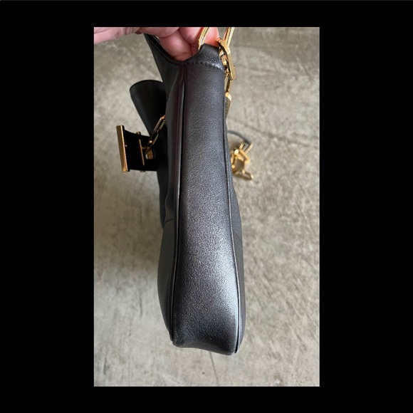 Vintage Gucci Black Soft Leather Bag With One Shoulder Gold Chain - Picture 4 of 10